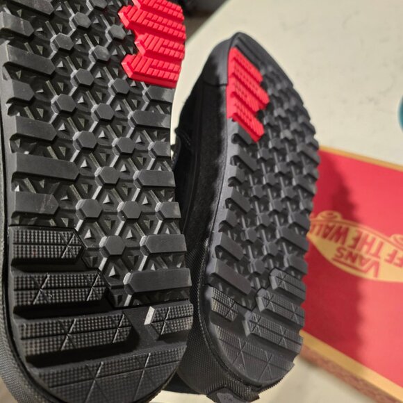 Vans MTE Sk8-Hi Waterproof Shoe Blackout Black VN000CVTBKA MENS SIZE 10 NEW - Picture 8 of 12